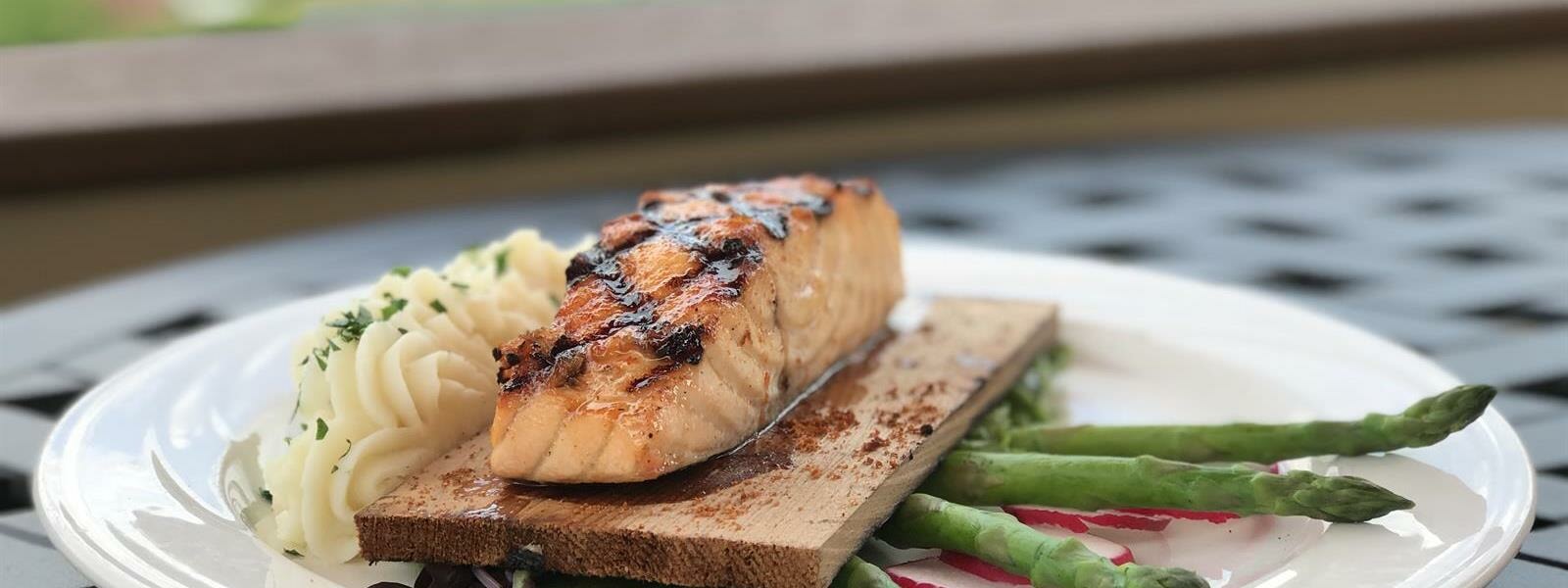 food_cedar_plank_salmon